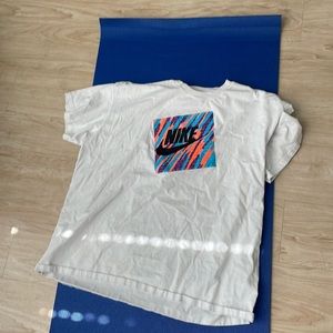 nike t shirt